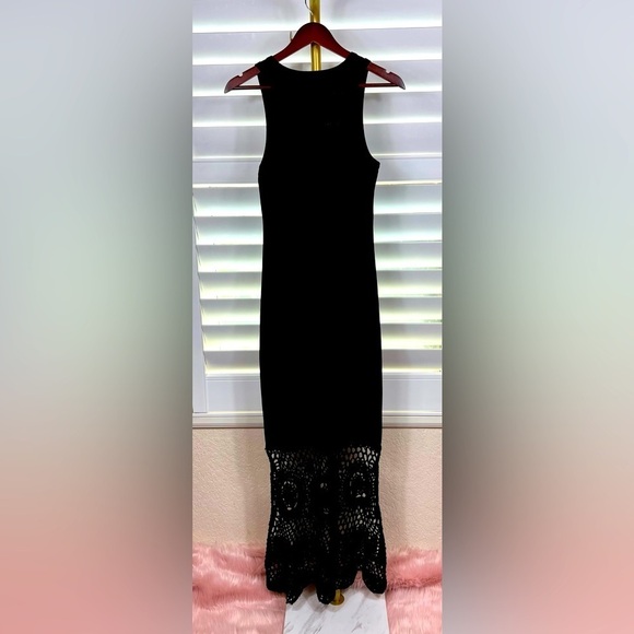Gorgeous Racerback Maxi with Crochet Hem Sz M by HWA Apparel - Picture 5 of 7